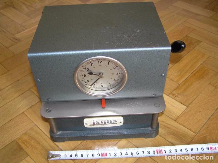 Relojes de carga manual: ANTIGUO RELOJ ISGUS DE FICHAR FICHAJE EN EMPRESAS, FUNCIONANDO - Foto 52 - 103341679