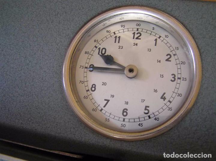 Relojes de carga manual: ANTIGUO RELOJ ISGUS DE FICHAR FICHAJE EN EMPRESAS, FUNCIONANDO - Foto 90 - 103341679