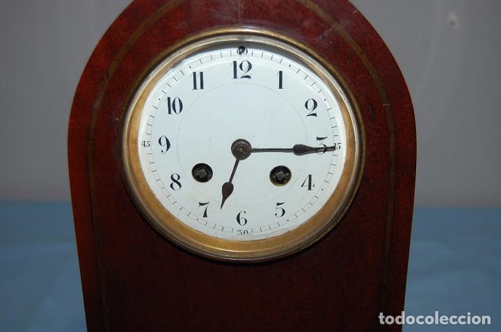 Relojes de carga manual: RELOJ CAPILLA EN MADERA DE CAOBA - Foto 3
