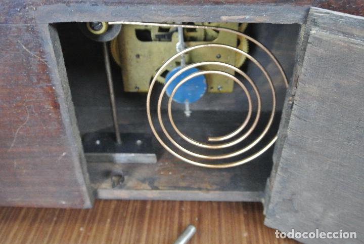 Relojes de carga manual: Reloj largo de sobremesa, en madera - Foto 11