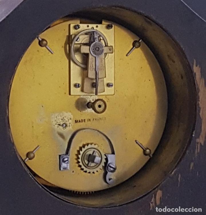 Relojes de carga manual: Reloj de sobremesa de madera y bronce - Foto 2