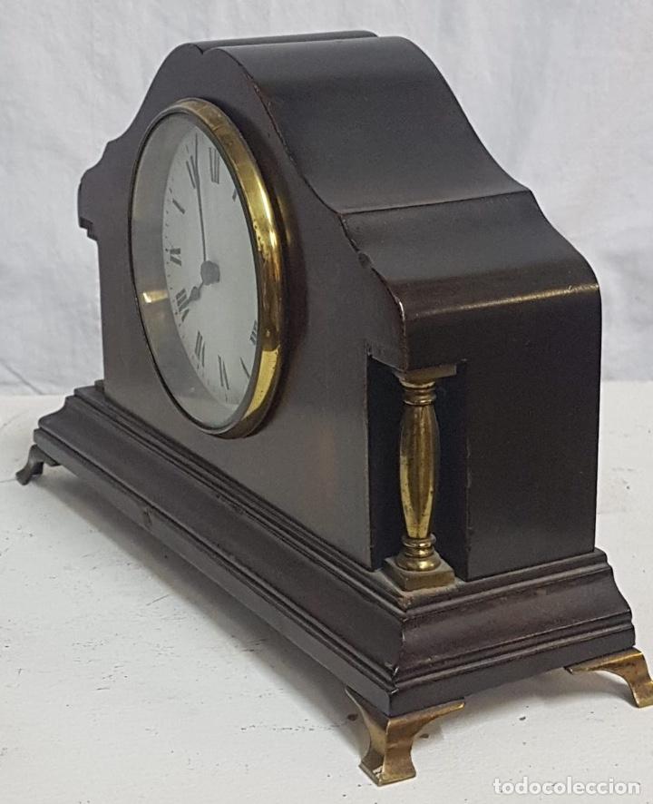 Relojes de carga manual: Reloj de sobremesa de madera y bronce - Foto 3