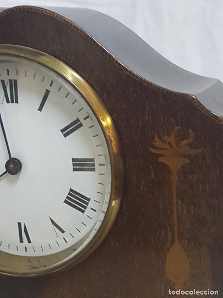 Relojes de carga manual: Reloj de sobremesa de madera y bronce - Foto 4