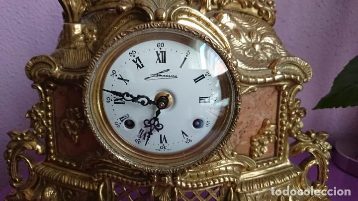 Relojes de carga manual: ANTIGUO RELOJ Y CANDELABROS BRONCE - Foto 4