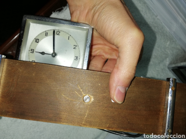 Relojes de carga manual: Reloj con l&aacute;mpara. Sin funcionar. - Foto 3