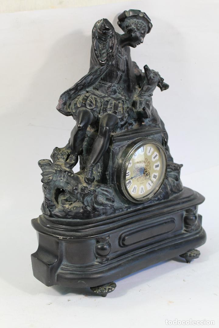 Relojes de carga manual: reloj de sobremesa en resina - Foto 2