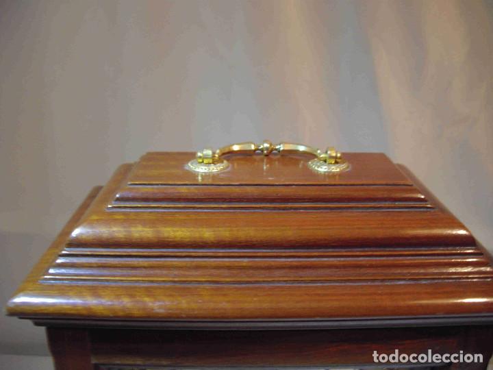 Relojes de carga manual: RELOJ MESA URNA MADERA - Foto 3