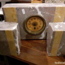 Relojes de carga manual: RELOJ DE SOBREMNESA CON SARGENTOS A LOS LADOS