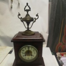 Relojes de carga manual: ANTIGUO RELOJ CUERDA DE CHIMENEA MARMOL Y BRONCE ESTILO IMPERIO NAPOLEONICO PESO 7 KG