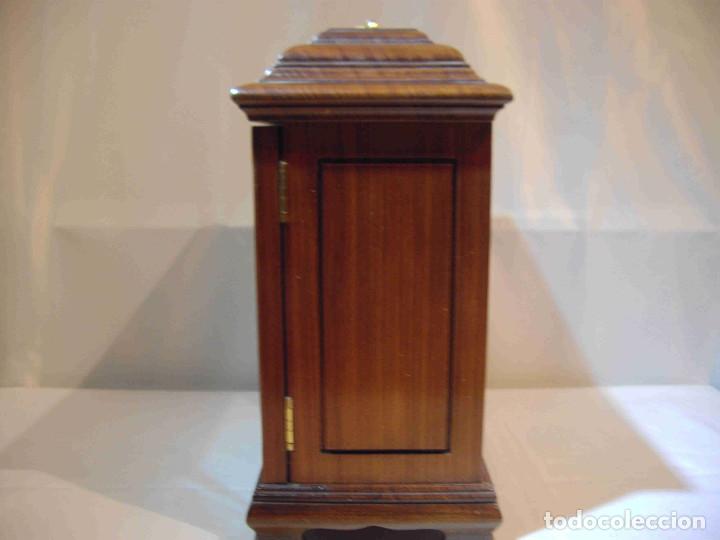 Relojes de carga manual: RELOJ MESA URNA MADERA - Foto 16