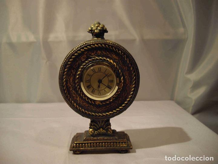 Relojes de carga manual: RELOJ REDONDO PIE RESINA - Foto 1