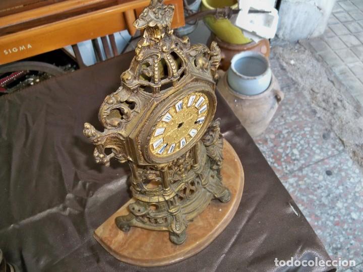 Relojes de carga manual: Antiguo reloj de sobremesa de Bronce con peana de mármol. - Foto 4 - 261793130