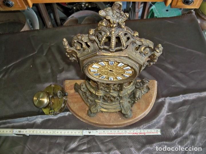 Relojes de carga manual: Antiguo reloj de sobremesa de Bronce con peana de mármol. - Foto 8 - 261793130