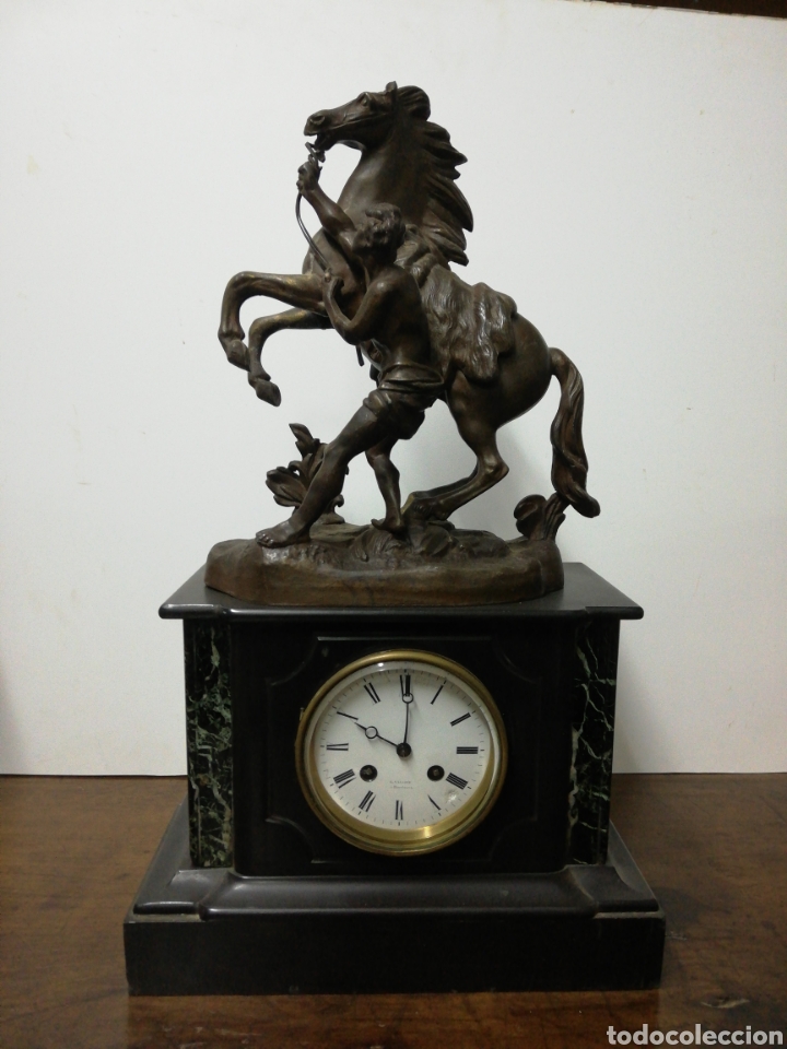 Relojes de carga manual: Reloj m&aacute;rmol y caballo calamina funcionando - Foto 1