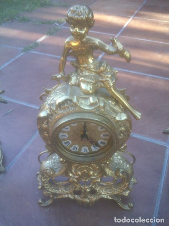 Relojes de carga manual: Conjunto de sobremesa de bronce. Reloj y candelabros. - Foto 4 - 272634473