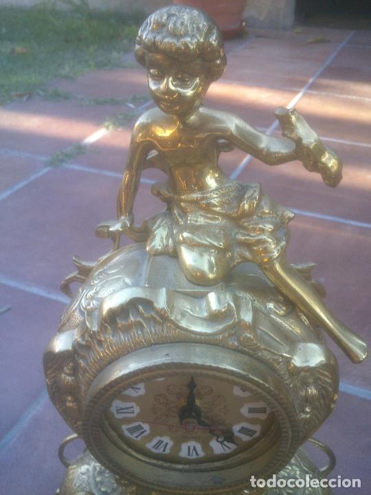 Relojes de carga manual: Conjunto de sobremesa de bronce. Reloj y candelabros. - Foto 5 - 272634473