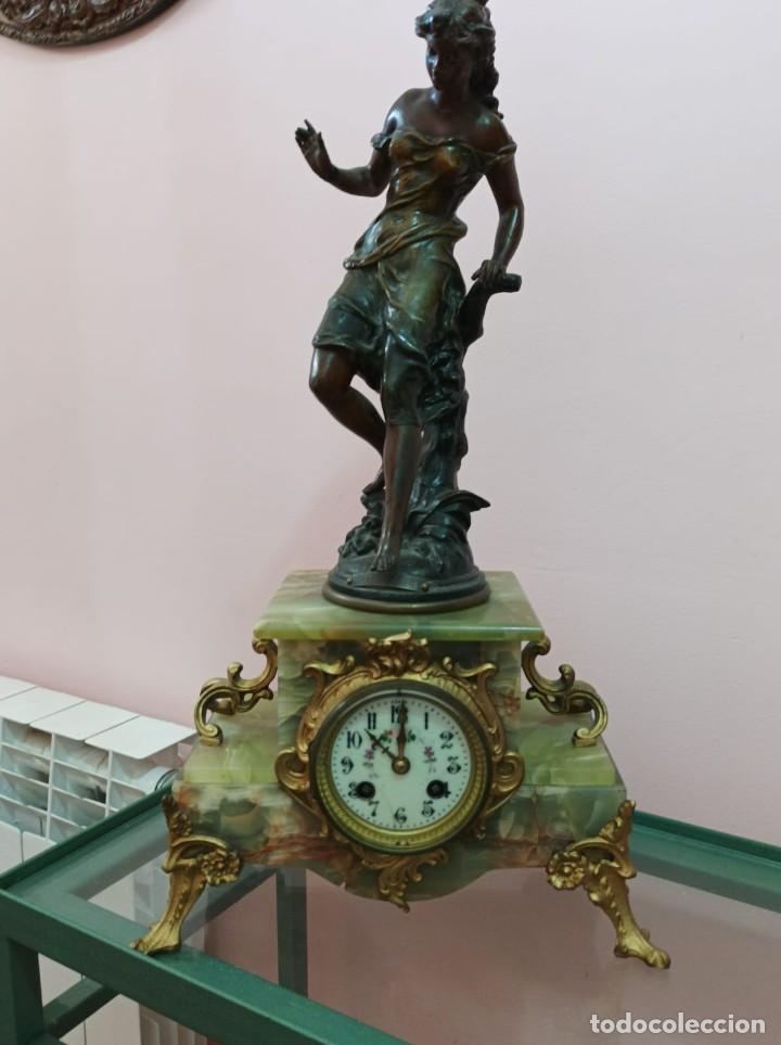 Relojes de carga manual: Reloj con figura - Foto 1