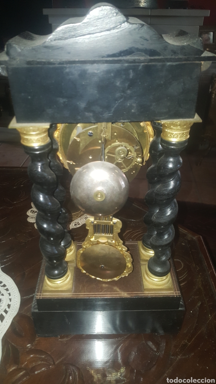 Relojes de carga manual: reloj de sobremesa con columnas - Foto 2
