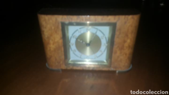 Relojes de carga manual: reloj desobremesa en madera - Foto 1