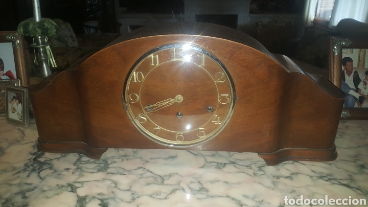 Relojes de carga manual: reloj de sobremesa en madera - Foto 1