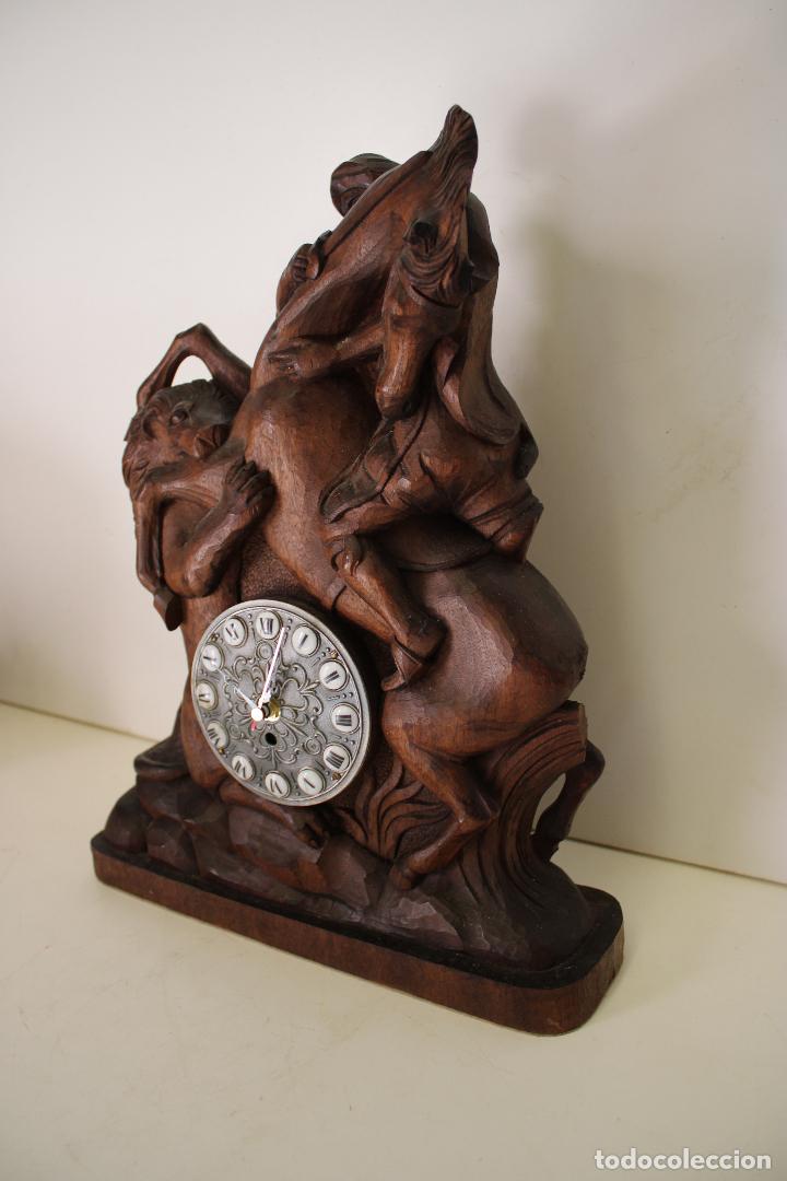 Relojes de carga manual: reloj quartz de madera tallada - Foto 4