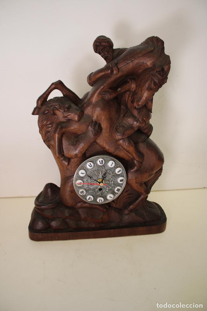 Relojes de carga manual: reloj quartz de madera tallada - Foto 5