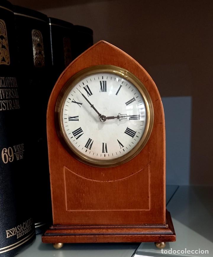 Relojes de carga manual: ANTIG&Uuml;O RELOJ NEOG&Oacute;TICO. FUNCIONA BIEN. - Foto 1