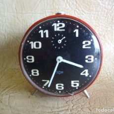 Relojes de carga manual: ANTIGUO RELOJ DESPERTADOR SOBREMESA TITAN