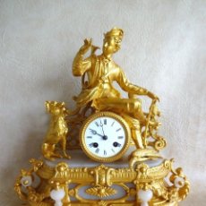 Relojes de carga manual: ANTIGUO RELOJ DE SOBREMESA PARIS COLOR DORADO CAZADOR CON TROMPETA