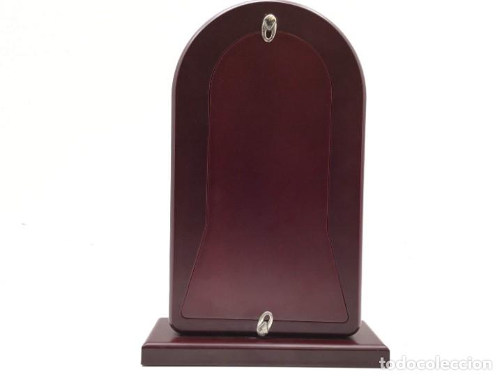 Relojes de carga manual: Reloj p&eacute;ndulo sobremesa madera y plata - Foto 5