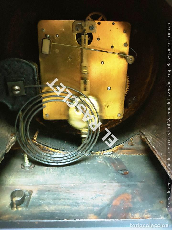 Relojes de carga manual: ANTIGUO RELOJ DE SOBREMESA O CHIMENEA - EN MADERA - - Foto 9