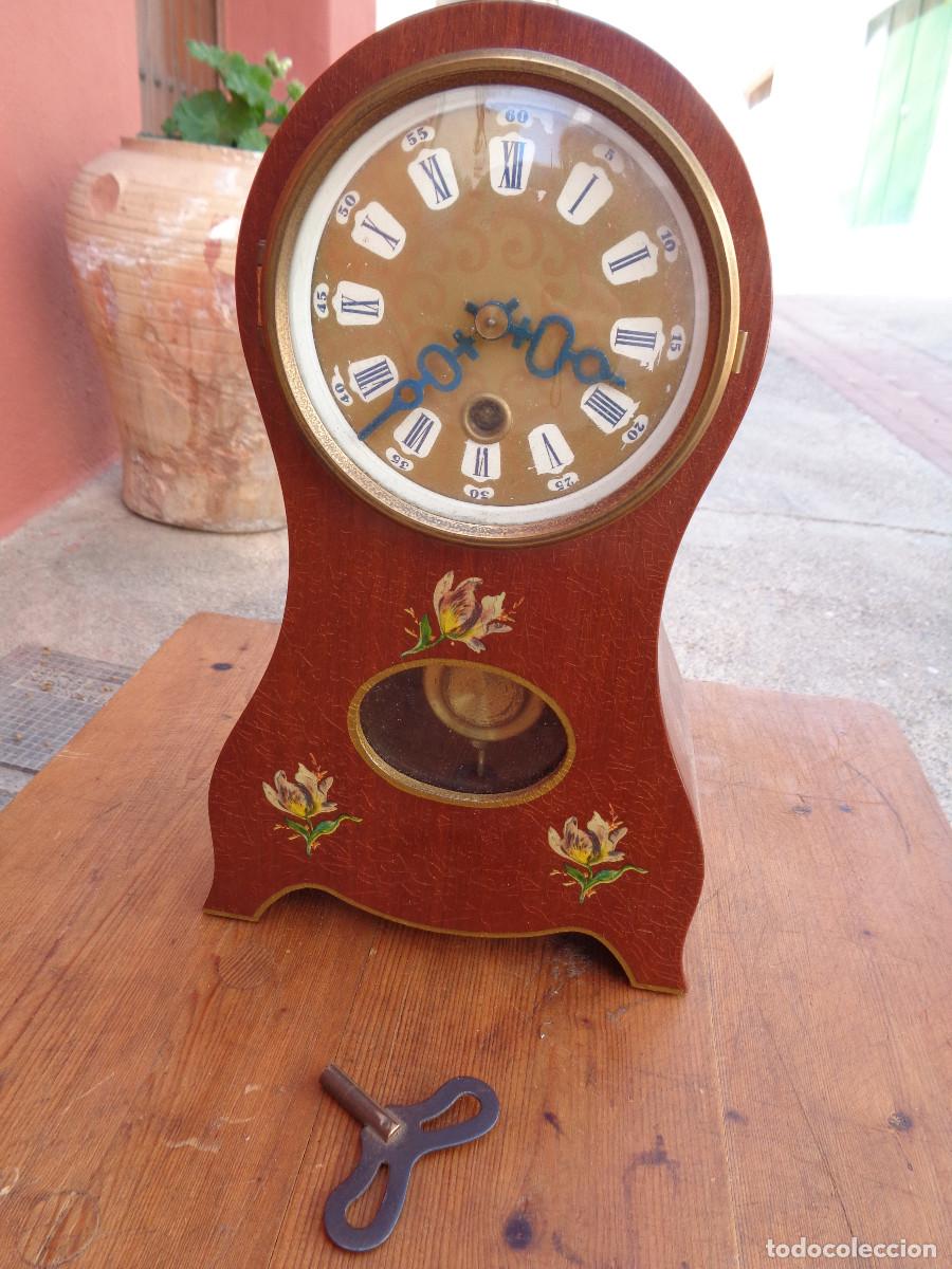 antiguo reloj despertador sobremesa en madera. - Compra venta en  todocoleccion