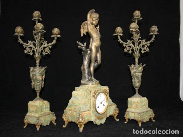 Relojes de carga manual: Garniture de chemin&eacute;e en r&eacute;gule vers 1900 - Foto 2