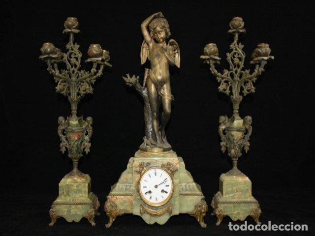 Relojes de carga manual: Garniture de chemin&eacute;e en r&eacute;gule vers 1900 - Foto 4