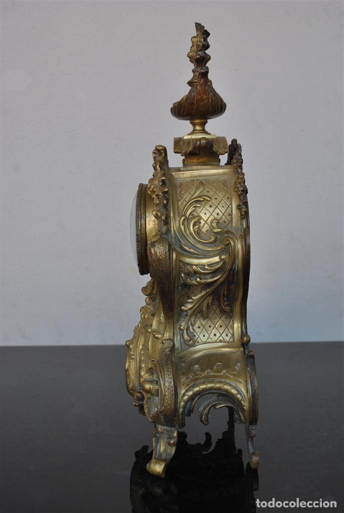 Relojes de carga manual: Pendule de chemin&eacute;e en bronze dor&eacute; style Louis XV - Foto 2