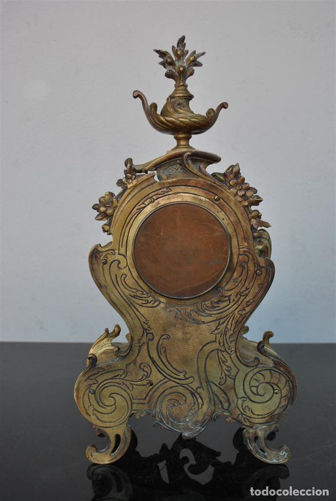 Relojes de carga manual: Pendule de chemin&eacute;e en bronze dor&eacute; style Louis XV - Foto 4