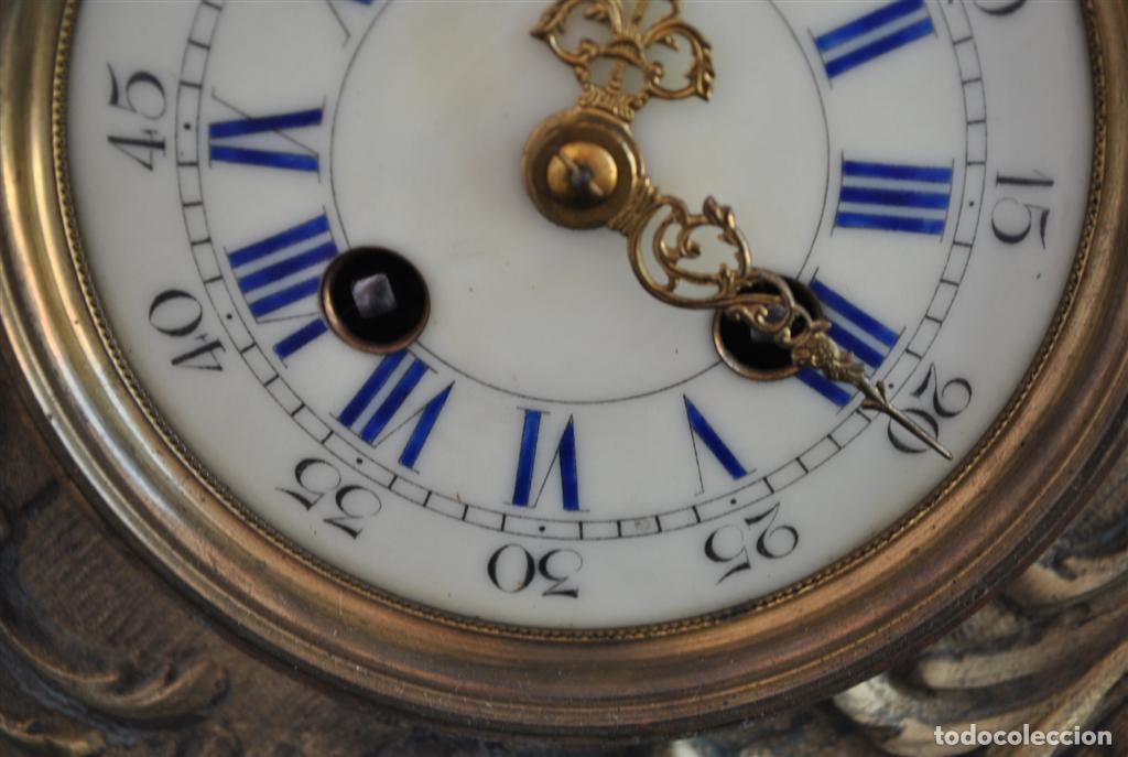 Relojes de carga manual: Pendule de chemin&eacute;e en bronze dor&eacute; style Louis XV - Foto 5