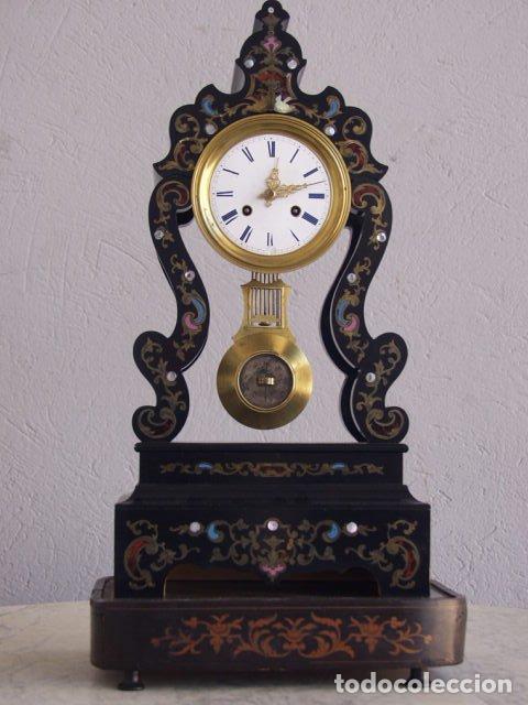 Relojes de carga manual: Pendule sous globe &eacute;poque Napol&eacute;on III - Foto 1