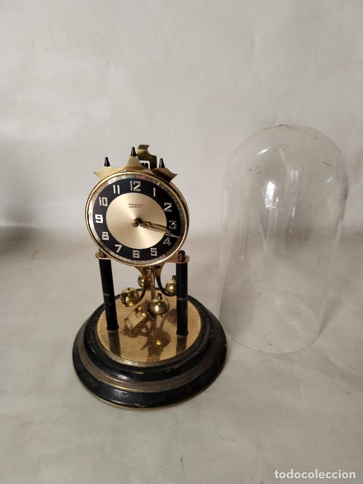 Relojes de carga manual: antiguo reloj de urna marca violeta - Foto 5