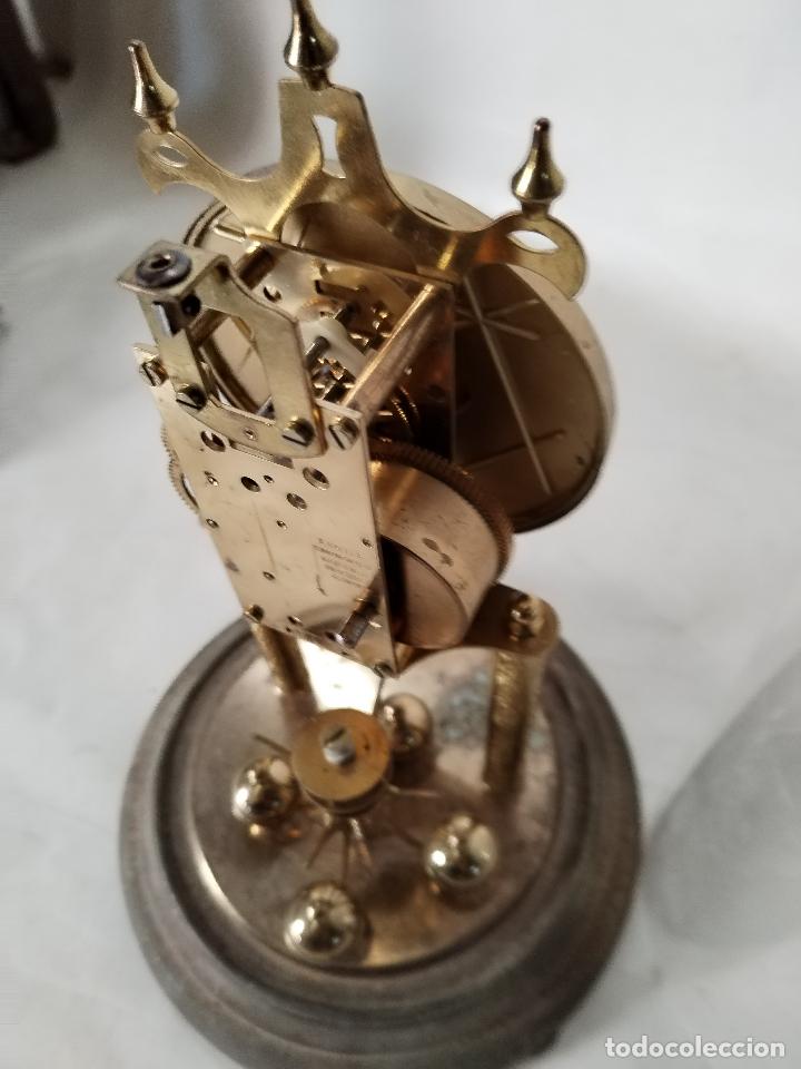 Relojes de carga manual: antiguo reloj de urna - Foto 2