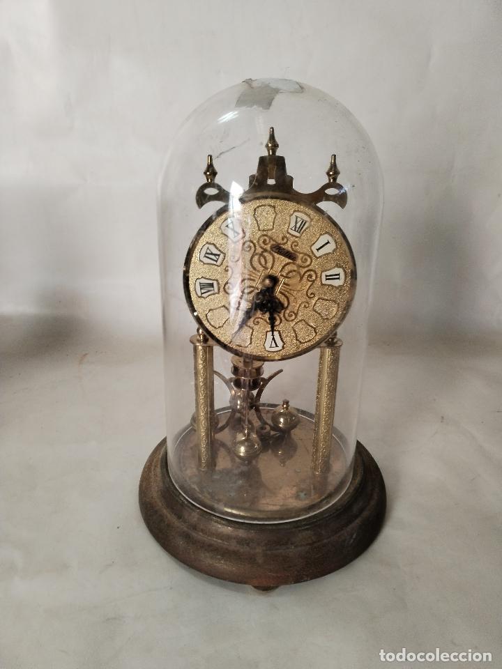 Relojes de carga manual: antiguo reloj de urna - Foto 3