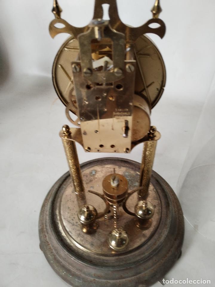 Relojes de carga manual: antiguo reloj de urna - Foto 4