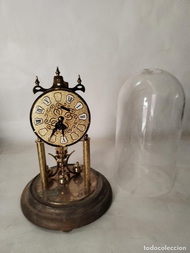 Relojes de carga manual: antiguo reloj de urna - Foto 5