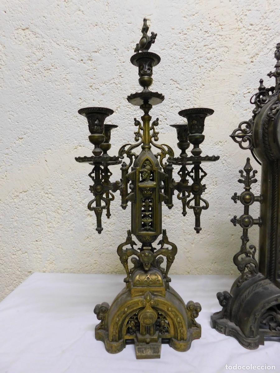 Relojes de carga manual: RELOJ SOBREMESA BRONCE CON CANDELABROS - Foto 2