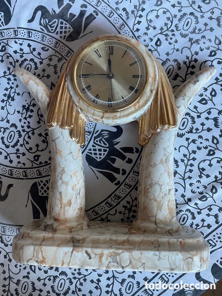 Relojes de carga manual: Reloj sobremesa con forma de colmillos - Foto 1