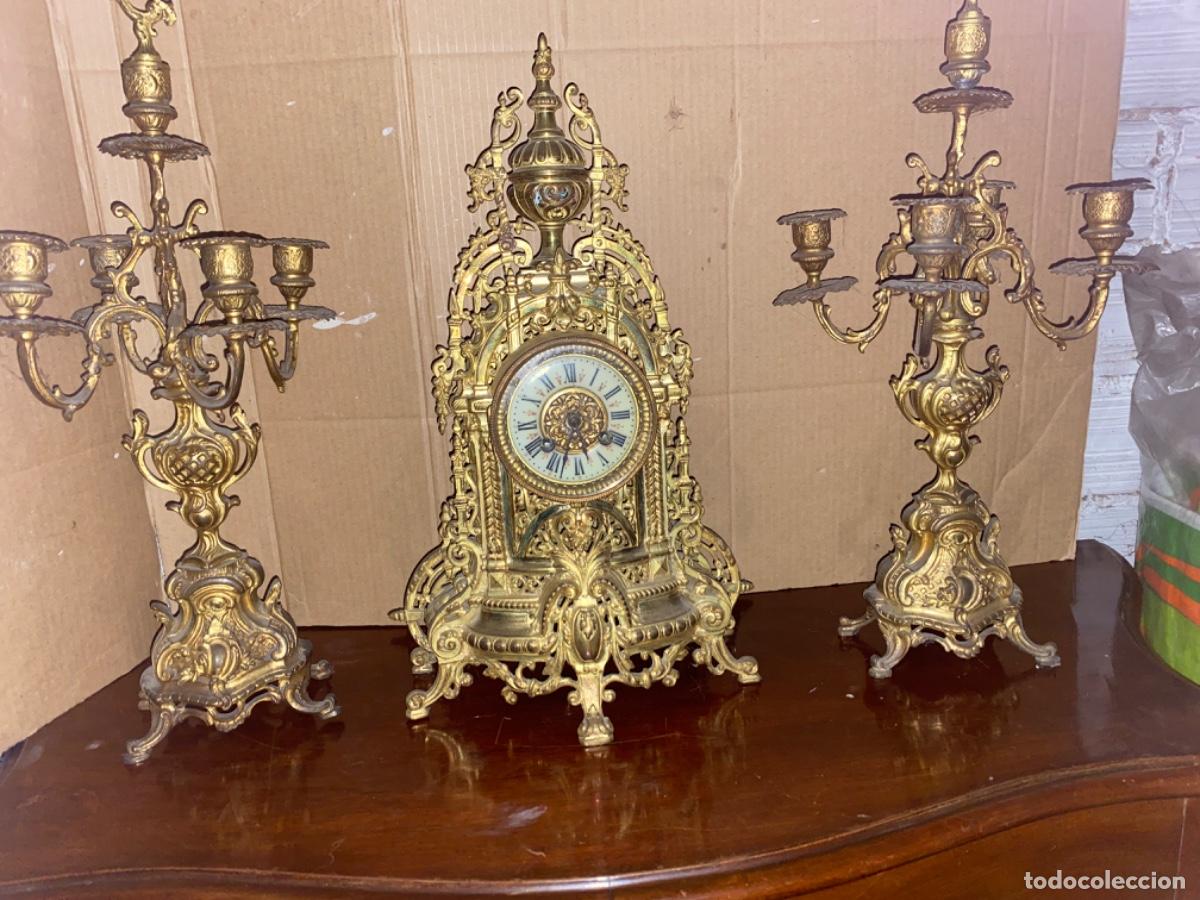 Relojes de carga manual: RELOJ DE BRONCE CON CANDELABROS , - Foto 1