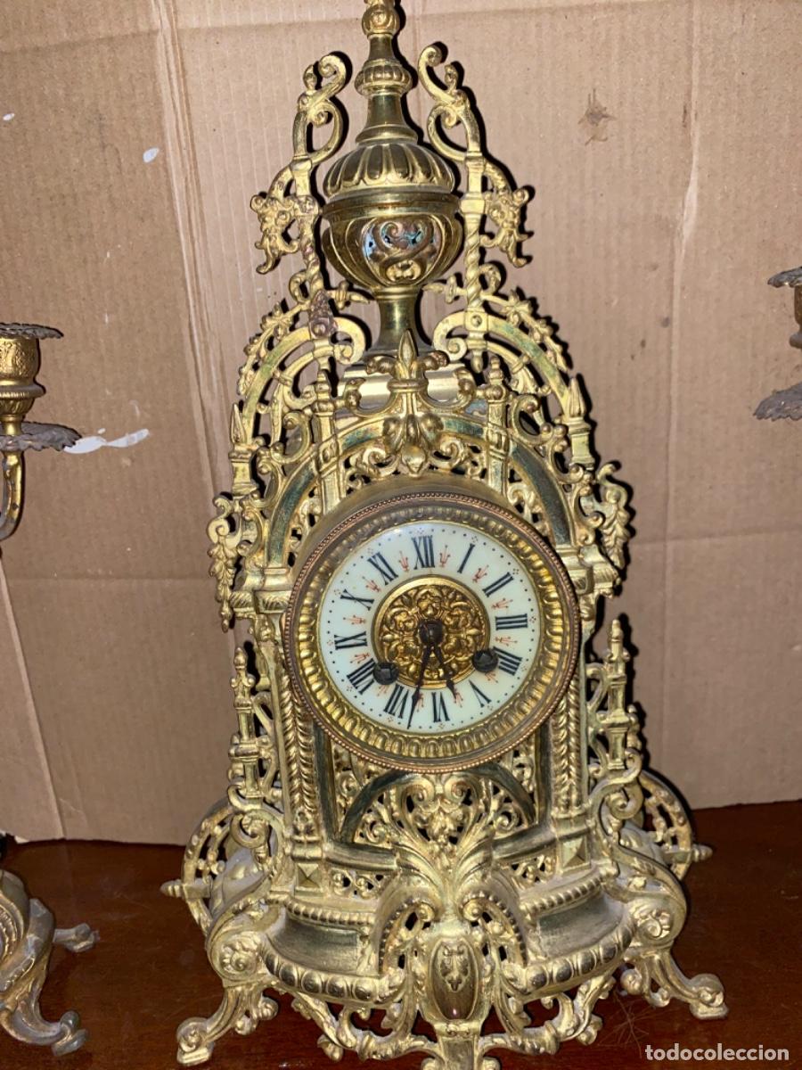 Relojes de carga manual: RELOJ DE BRONCE CON CANDELABROS , - Foto 2