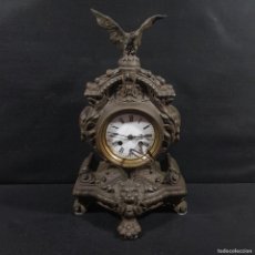 Relojes de carga manual: ANTIGUO RELOJ DE HIERRO FORJADO DEL SIGLO XIX A CUERDA CON LLAVE - PRECISA REPASO - 41 CM / CAA