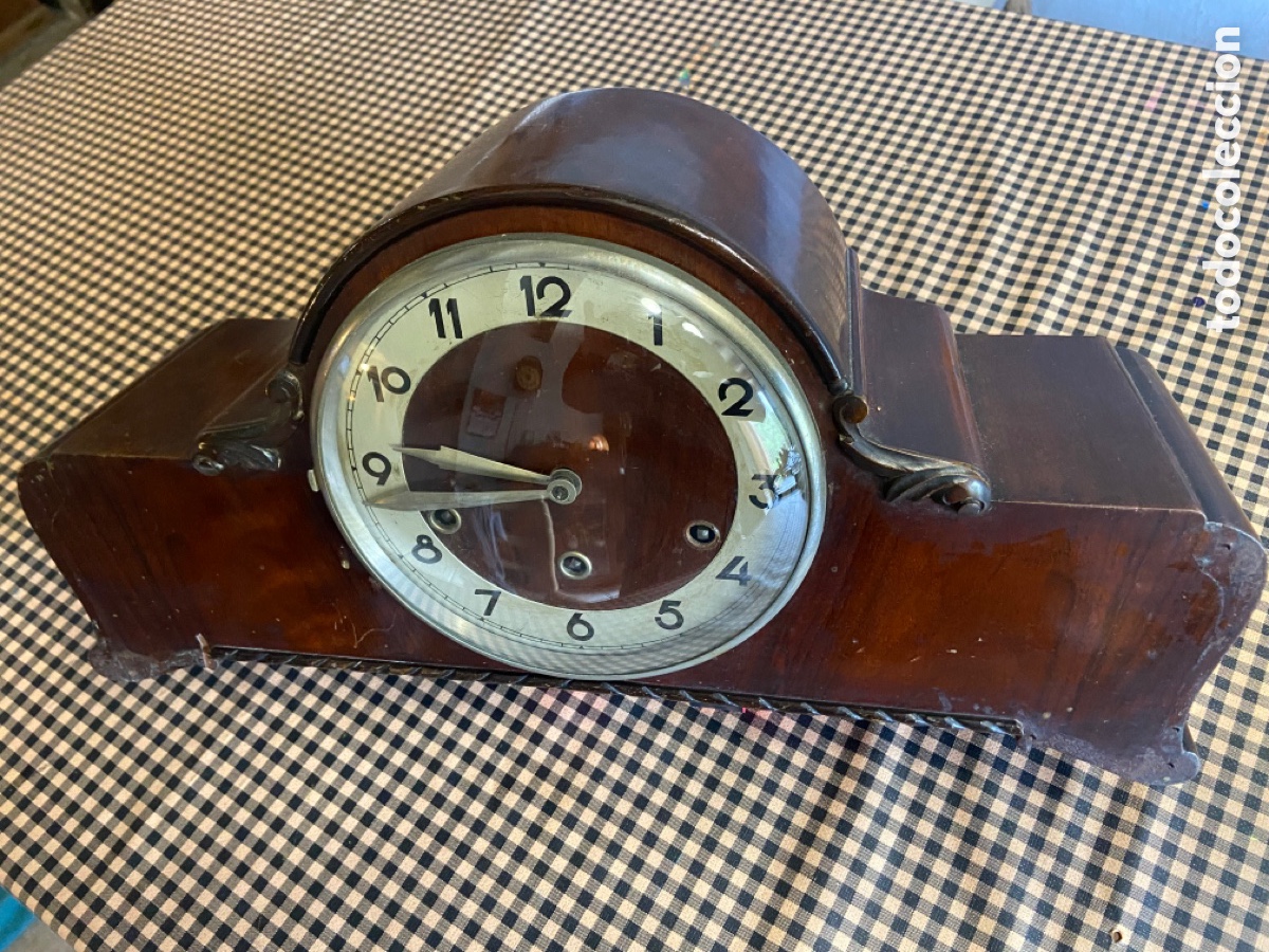 Relojes de carga manual: Antiguo reloj de mesa en madera de roble - Foto 1