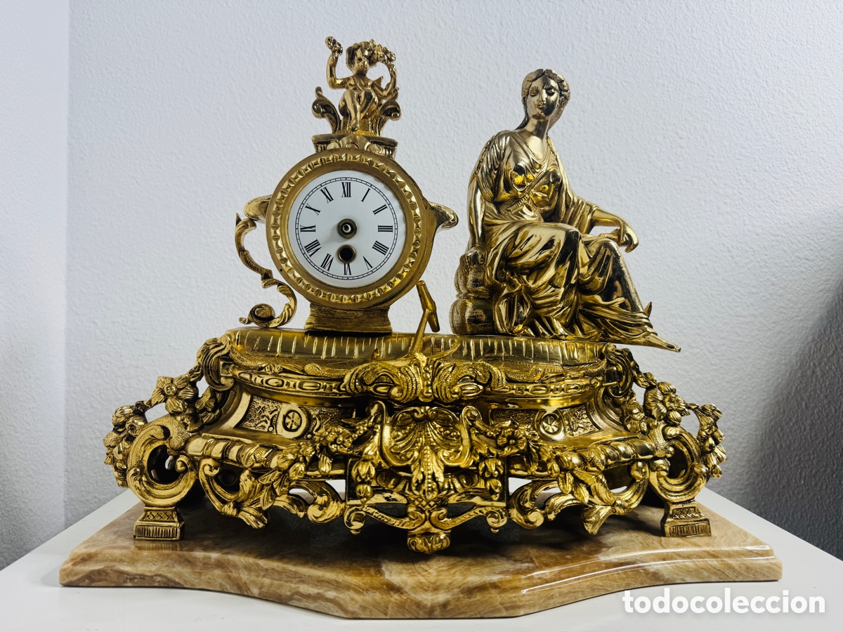 Relojes de carga manual: Reloj antiguo de mesa dorado - Foto 2